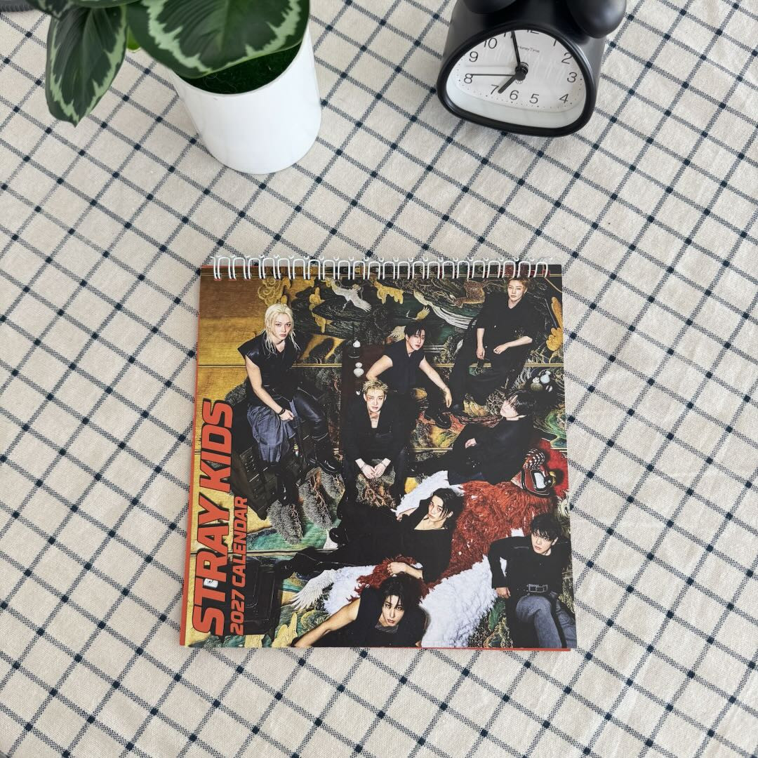 AT - Straykids 2027 Wall Calendar